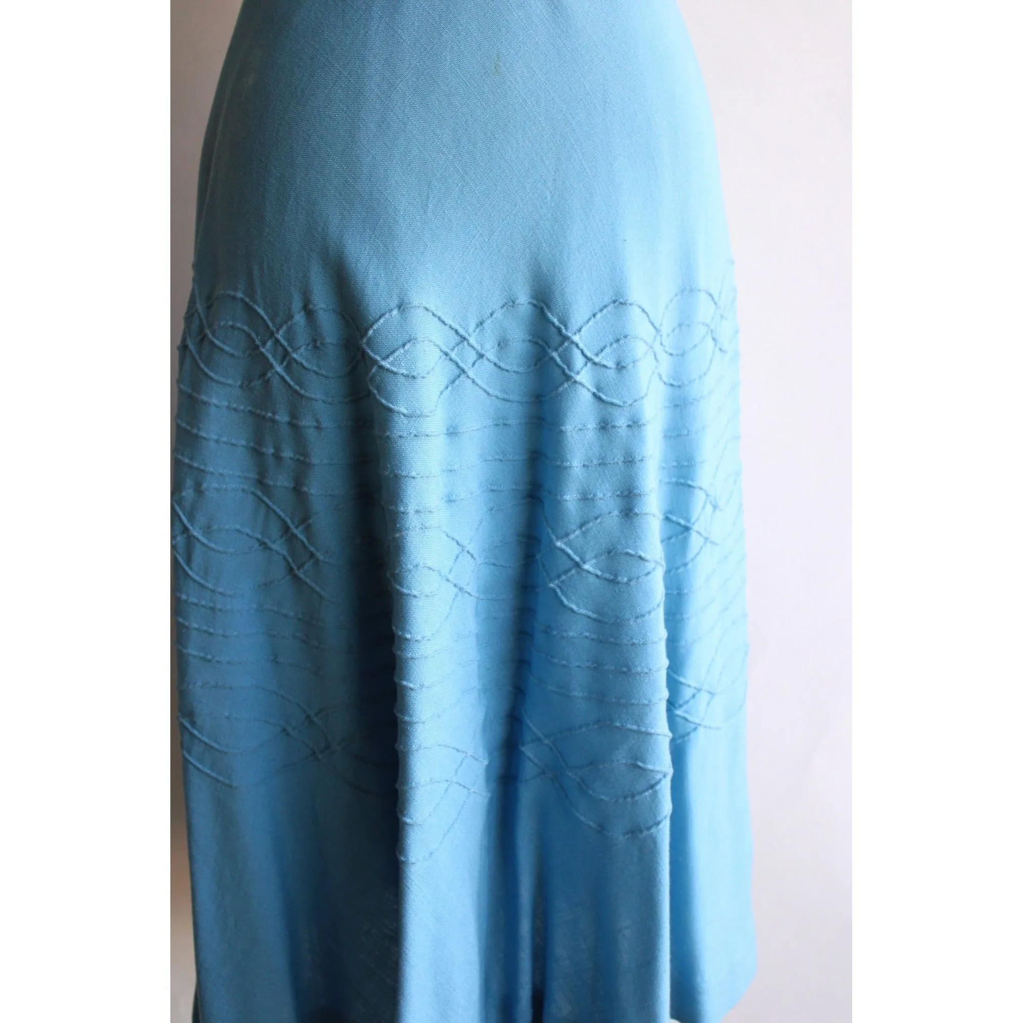 Vintage 1940s 1950s Dress / Sky Blue Woven Cotton  with Keyhole Back